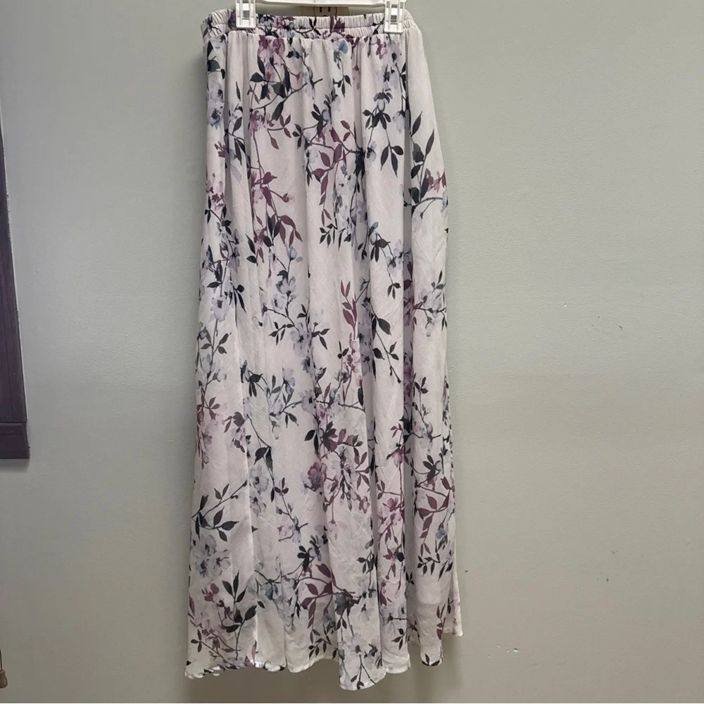 Roz & Ali Floral Maxi Skirt in Purple and White - Picture 5 of 6